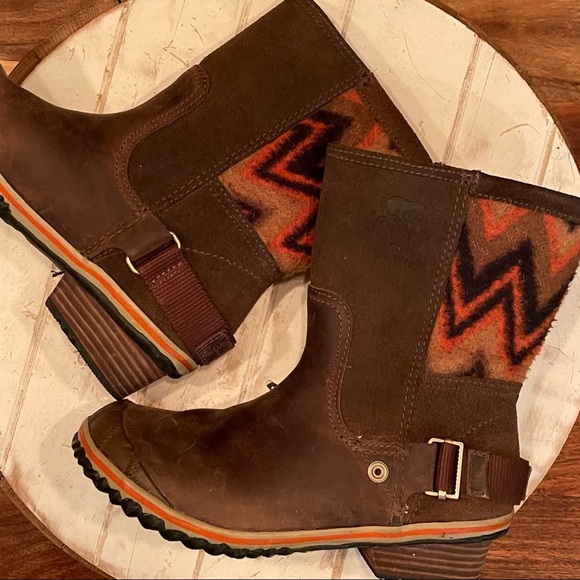 Sorel Slimshortie Boot: Tobacco Bonfire - Picture 1 of 11